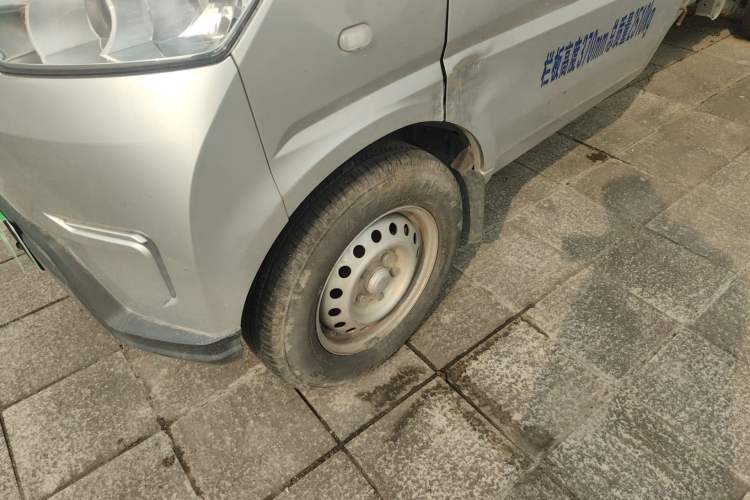 Used Wuling Electric Truck 2022 Affordable Model Anchi with 35.904 kWh Left Front Wheel Hub