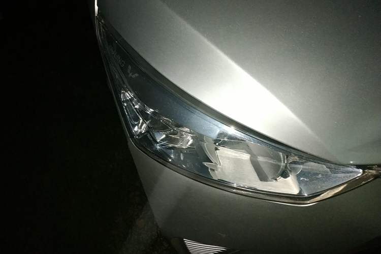 Used Wuling Electric Truck 2022 Affordable Model Anchi with 35.904 kWh Right Front Headlight