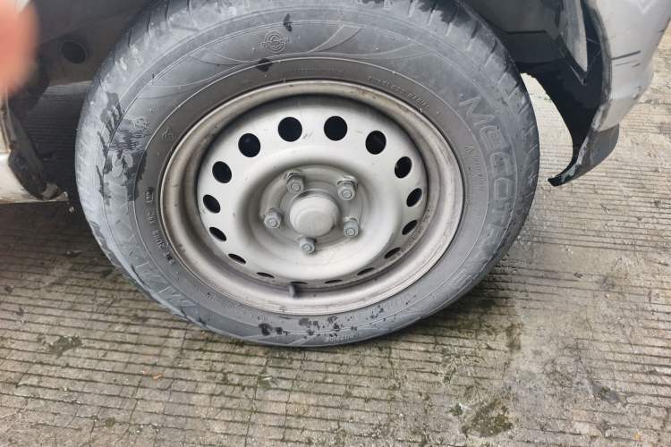 Used Wuling Electric Truck 2022 Affordable Model Anchi with 35.904 kWh Right Front Wheel Hub