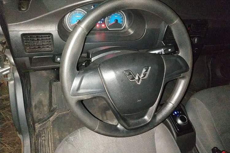 Used Wuling Electric Truck 2022 Affordable Model Anchi with 35.904 kWh Steering Wheel