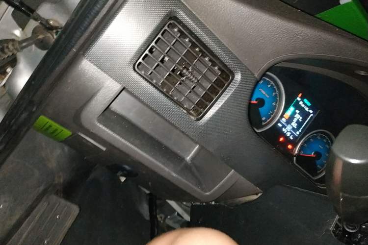 Used Wuling Electric Truck 2022 Affordable Model Anchi with 35.904 kWh Vehicle Key