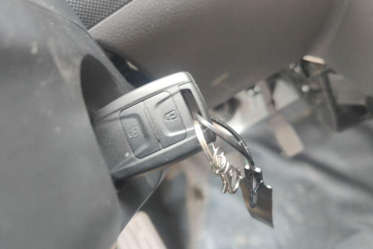 Used Wuling Electric Truck 2022 Affordable Model Anchi with 35.904 kWh Vehicle Key