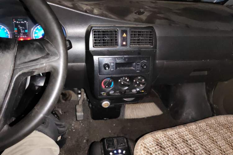 Used Wuling EV50 2020 All-Electric Van Logistics Vehicle with Ningde-Heated Battery Audio And AC Panel