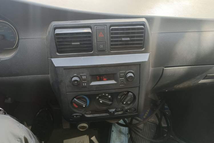 Used Wuling EV50 2020 Pure Electric Van Logistics Vehicle – Penghui Non-Heated Battery Audio And AC Panel