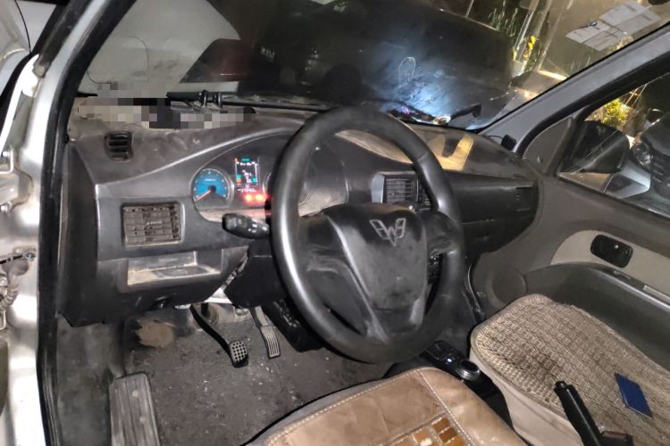 Used Wuling EV50 2020 All-Electric Van Logistics Vehicle with Ningde-Heated Battery Center Console
