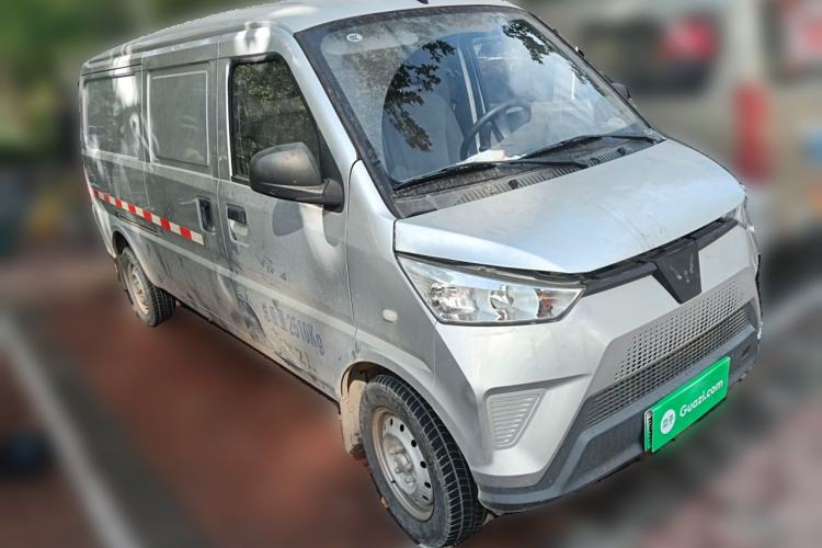 Used Wuling EV50 2020 Pure Electric Van Logistics Vehicle – Penghui Non-Heated Battery Front Right 45 Deg