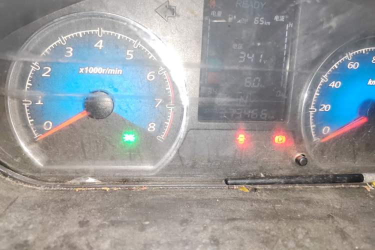 Used Wuling EV50 2020 All-Electric Van Logistics Vehicle with Ningde-Heated Battery Odometer Close Up