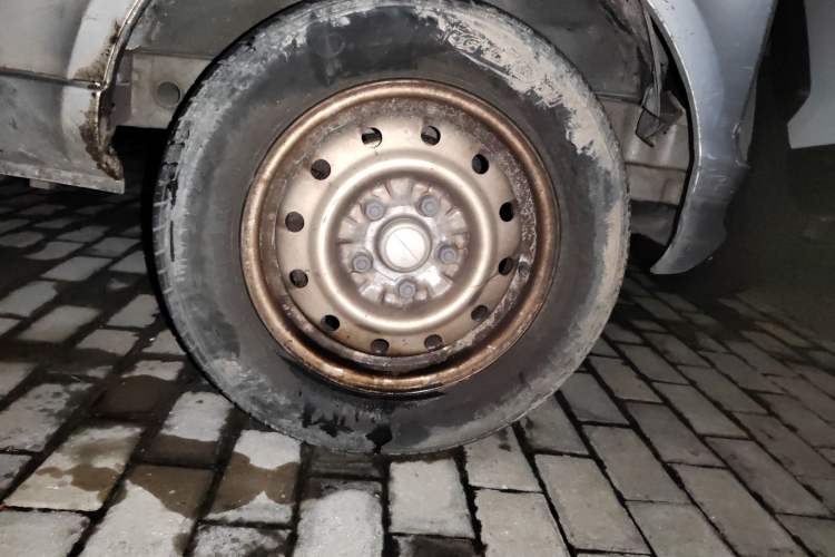 Used Wuling EV50 2020 All-Electric Van Logistics Vehicle with Ningde-Heated Battery Right Front Wheel Hub