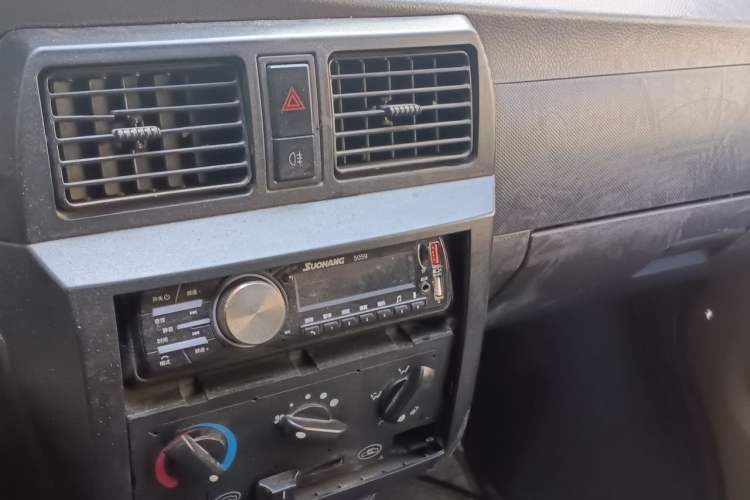Used Wuling EV50 2020 Pure Electric Van Logistics Vehicle – Penghui Non-Heated Battery Audio And AC Panel