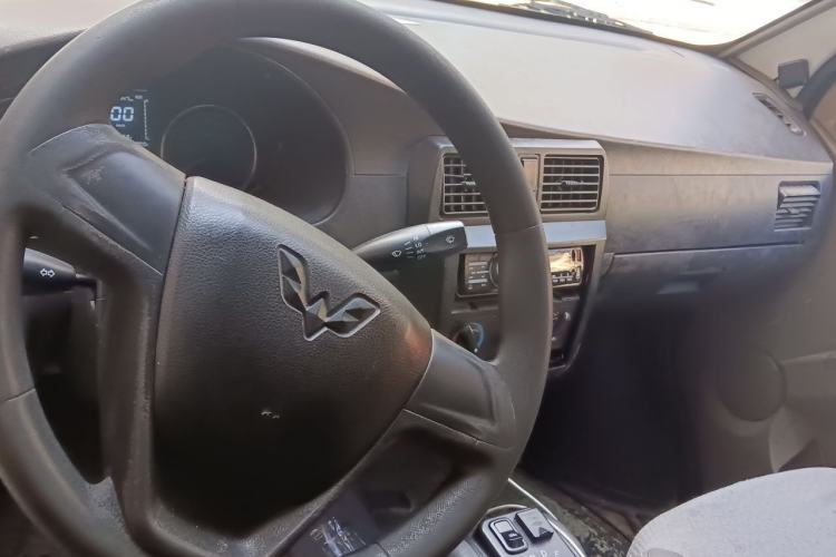 Used Wuling EV50 2020 Pure Electric Van Logistics Vehicle – Penghui Non-Heated Battery Center Console