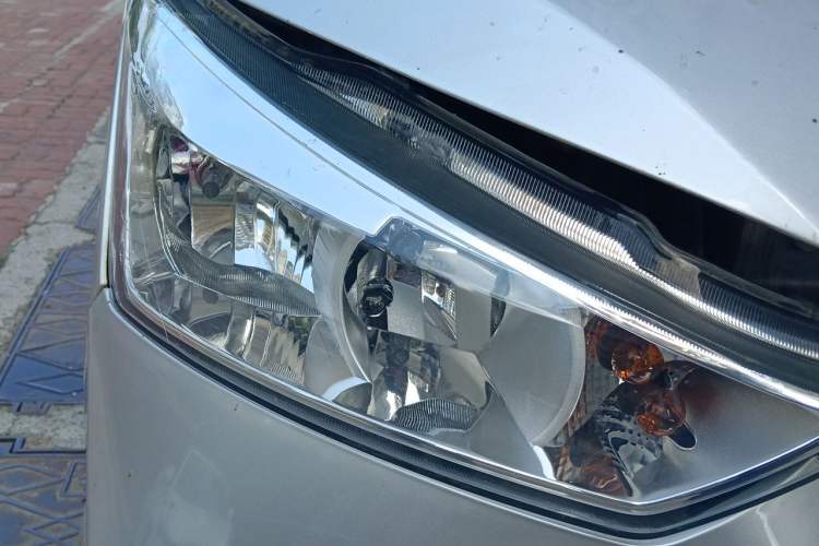 Used Wuling EV50 2020 Pure Electric Van Logistics Vehicle – Penghui Non-Heated Battery Right Front Headlight