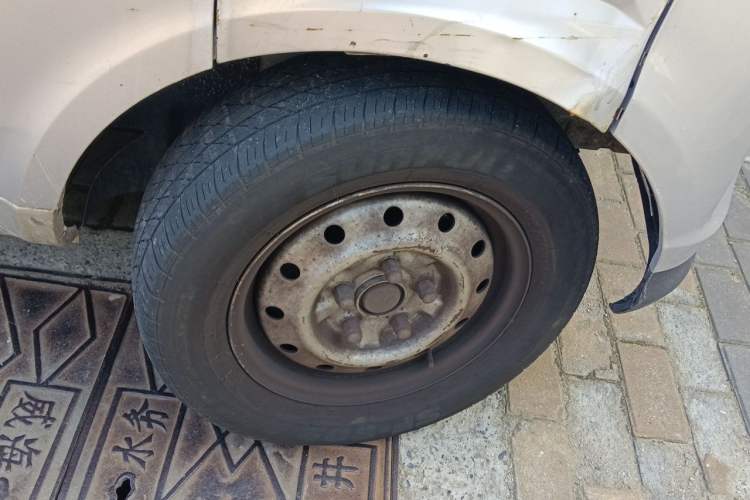Used Wuling EV50 2020 Pure Electric Van Logistics Vehicle – Penghui Non-Heated Battery Right Front Wheel Hub