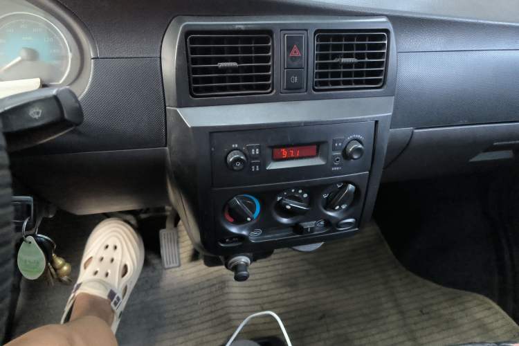 Used Wuling EV50 2020 Pure Electric Van Logistics Vehicle – Penghui Non-Heated Battery Audio And AC Panel