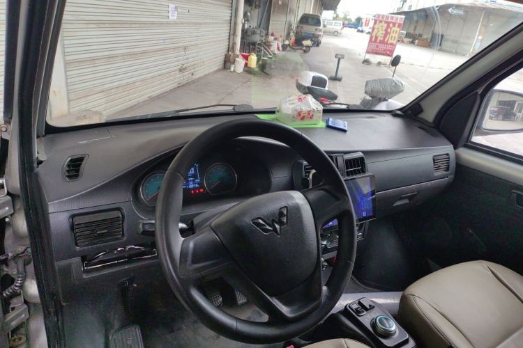 Used Wuling EV50 2020 Pure Electric Van Logistics Vehicle – Penghui Non-Heated Battery Center Console