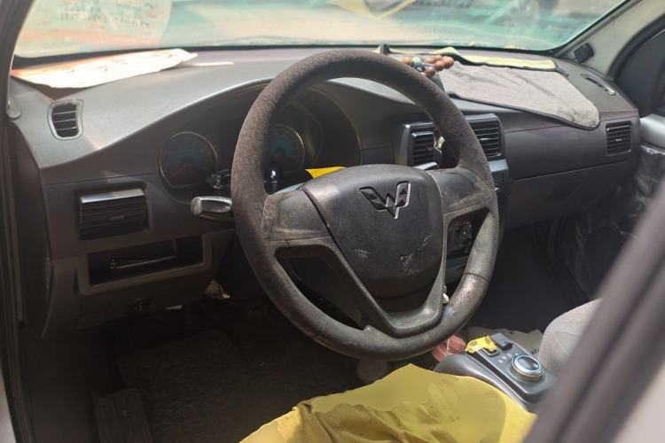 Used Wuling EV50 2020 Pure Electric Van Logistics Vehicle – Penghui Non-Heated Battery Center Console
