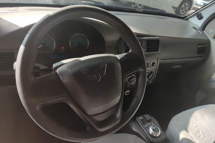 Used Wuling EV50 2020 Pure Electric Van Logistics Vehicle – Penghui Non-Heated Battery Center Console