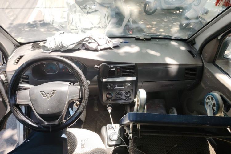 Used Wuling EV50 2020 Pure Electric Van Logistics Vehicle – Penghui Non-Heated Battery Center Console