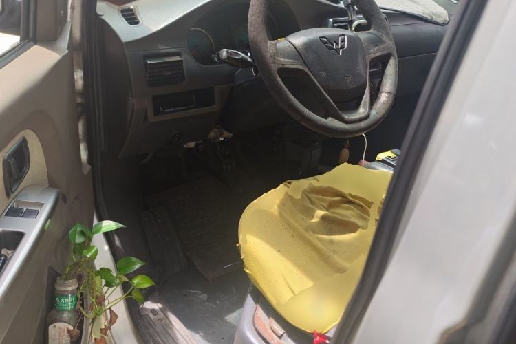 Used Wuling EV50 2020 Pure Electric Van Logistics Vehicle – Penghui Non-Heated Battery Driver Seat