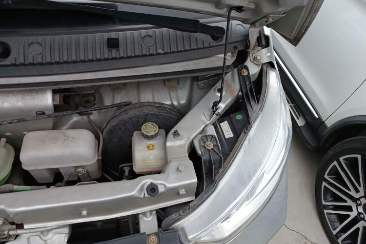 Used Wuling EV50 2020 All-Electric 5-Seater Version Ningde Heated Battery Engine Bay Left