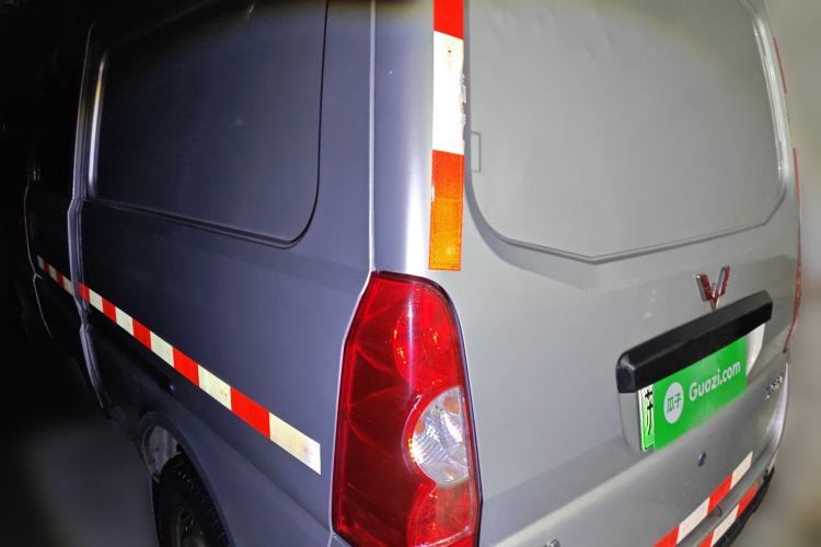 Used Wuling EV50 2020 All-Electric Van Logistics Vehicle with Ningde-Heated Battery Exterior 3