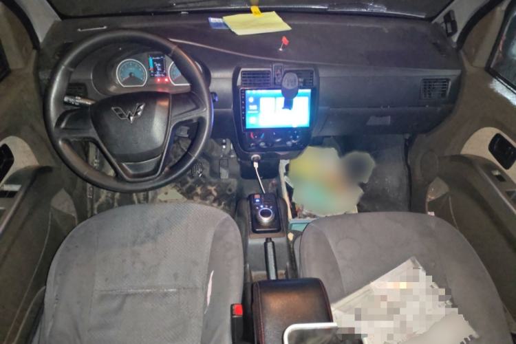 Used Wuling EV50 2020 All-Electric Van Logistics Vehicle with Ningde-Heated Battery Interior 2