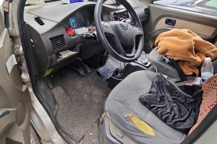Used Wuling EV50 2020 Pure Electric Van Logistics Vehicle – Penghui Non-Heated Battery Left Front Seat
