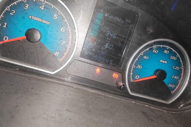 Used Wuling EV50 2020 All-Electric Van Logistics Vehicle with Ningde-Heated Battery Odometer Close Up