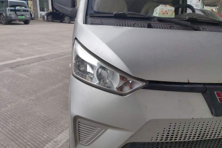 Used Wuling EV50 2020 Pure Electric Van Logistics Vehicle – Penghui Non-Heated Battery Right Front Headlight