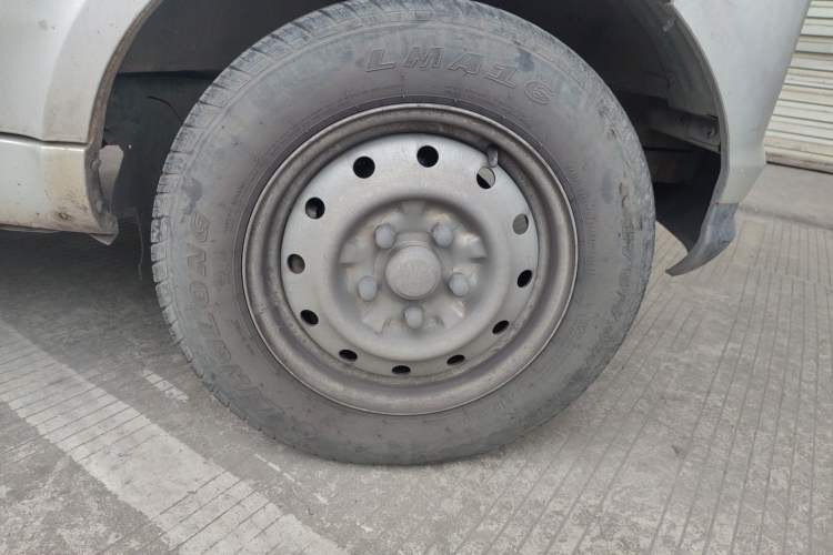 Used Wuling EV50 2020 Pure Electric Van Logistics Vehicle – Penghui Non-Heated Battery Right Front Wheel Hub