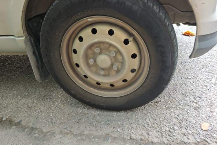 Used Wuling EV50 2020 Pure Electric Van Logistics Vehicle – Penghui Non-Heated Battery Right Front Wheel Hub