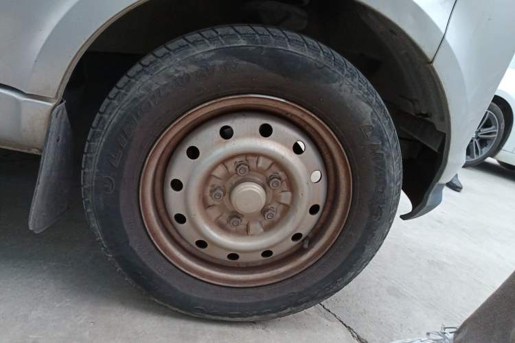 Used Wuling EV50 2020 All-Electric 5-Seater Version Ningde Heated Battery Right Front Wheel Hub