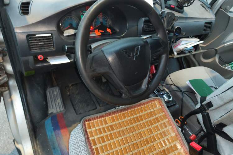 Used Wuling EV50 2020 All-Electric Van Logistics Vehicle with Ningde-Heated Battery Steering Wheel