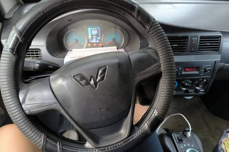 Used Wuling EV50 2020 Pure Electric Van Logistics Vehicle – Penghui Non-Heated Battery Steering Wheel