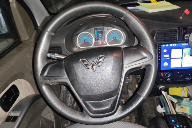 Used Wuling EV50 2020 All-Electric Van Logistics Vehicle with Ningde-Heated Battery Steering Wheel