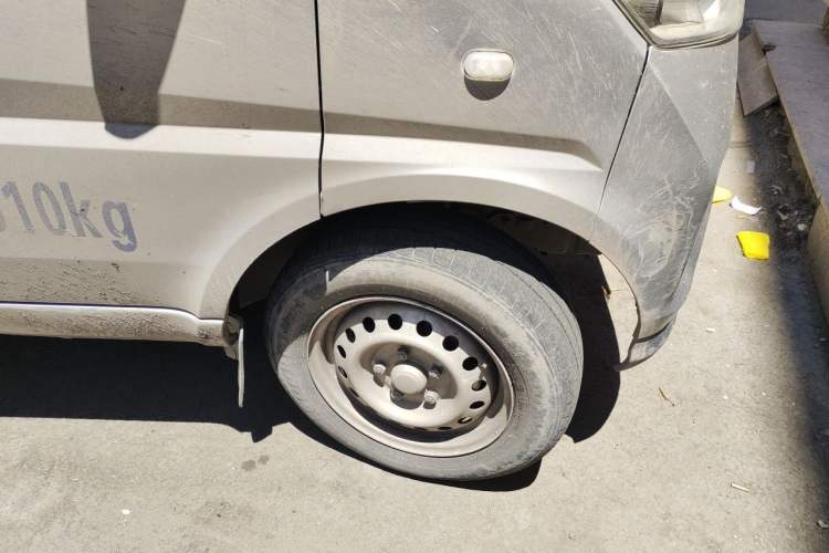 Used Wuling EV50 2021 Box-Type Logistics Vehicle Bocreat Ningde 41.86 kWh Liugong Electric Control System Right Front Wheel Hub