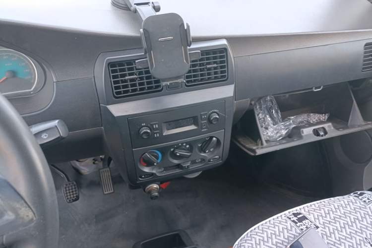 Used Wuling EV50 2021 Van Logistics Vehicle - Huishitong Ningde 41.86 kWh Inovance 2nd-Generation Electric Control System Audio And AC Panel