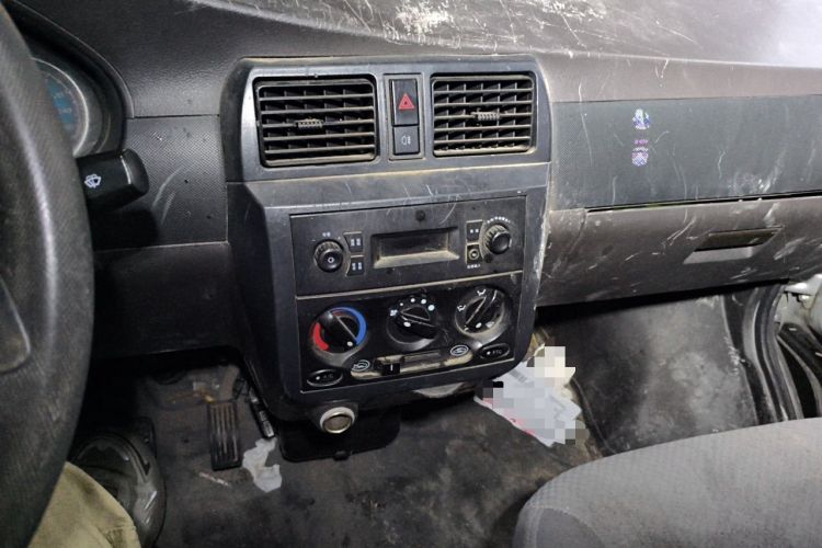 Used Wuling EV50 2021 Van Logistics Vehicle Lishen 41.6kWh Tongyu Electric Control System Audio And AC Panel