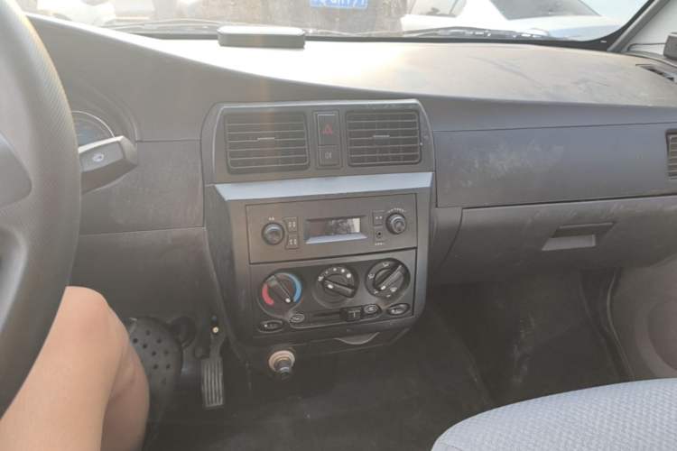 Used Wuling EV50 2021 Van Logistics Vehicle - Huishitong Penghui 43.2kWh Inovance 2nd-Generation Electric Control System Audio And AC Panel