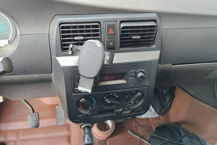 Used Wuling EV50 2021 Van Logistics Vehicle - Huishitong Penghui 43.2kWh Inovance 2nd-Generation Electric Control System Audio And AC Panel