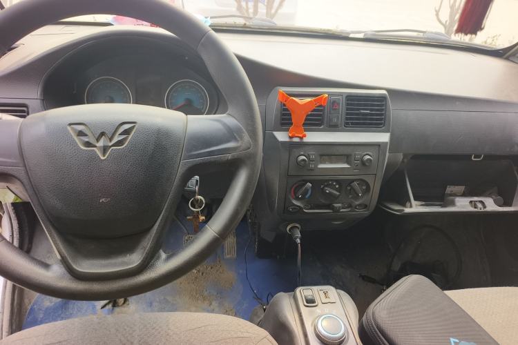 Used Wuling EV50 2021 Van Logistics Vehicle - Huishitong Ningde 41.86 kWh Inovance 2nd-Generation Electric Control System Center Console