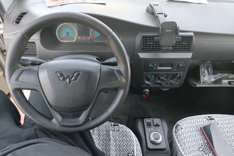 Used Wuling EV50 2021 Van Logistics Vehicle - Huishitong Ningde 41.86 kWh Inovance 2nd-Generation Electric Control System Center Console