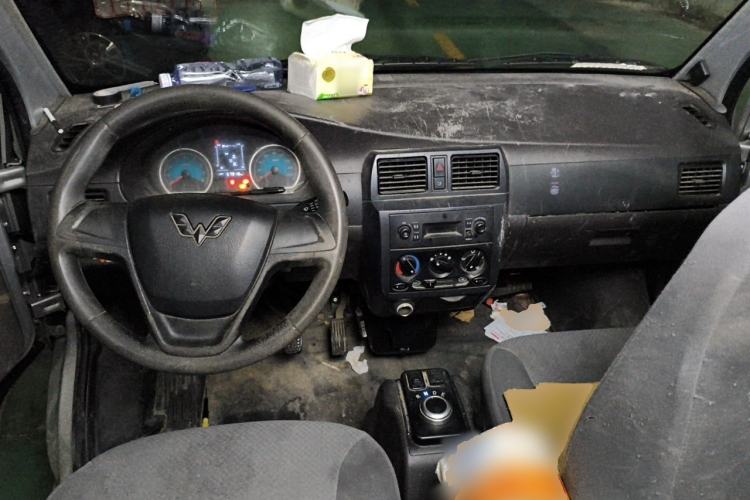 Used Wuling EV50 2021 Van Logistics Vehicle Lishen 41.6kWh Tongyu Electric Control System Center Console