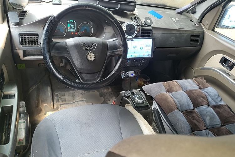 Used Wuling EV50 2021 Van Logistics Vehicle Lishen 41.6 kWh Electric Control System Center Console