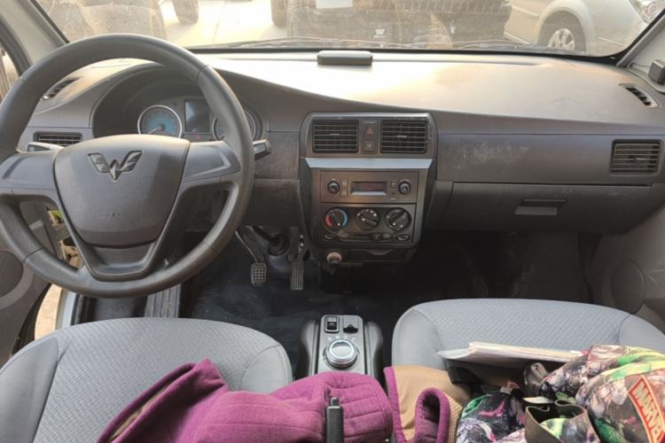 Used Wuling EV50 2021 Van Logistics Vehicle - Huishitong Penghui 43.2kWh Inovance 2nd-Generation Electric Control System Center Console