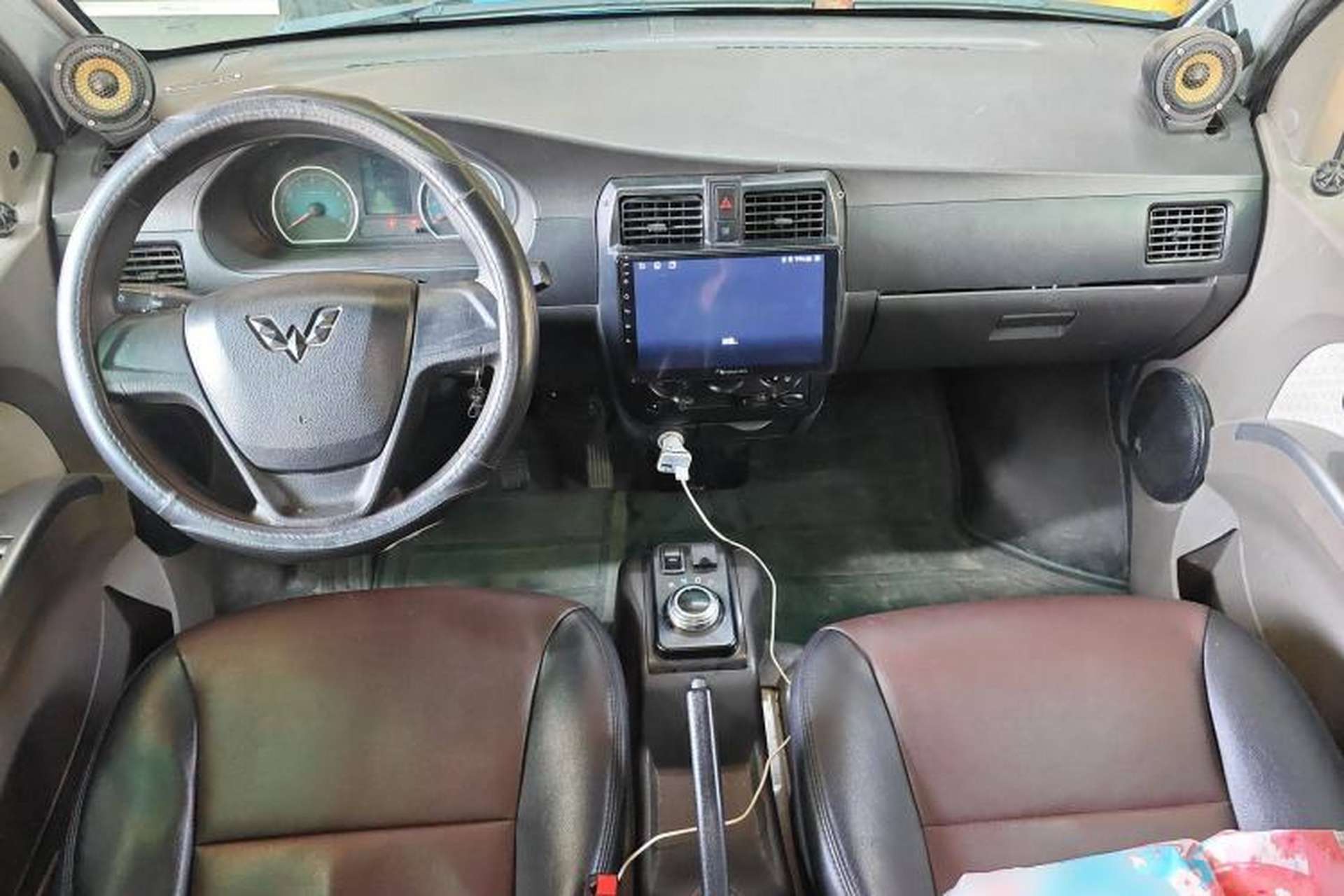 Used Wuling EV50 2021 Van Logistics Vehicle - Huishitong Penghui 43.2kWh Inovance 2nd-Generation Electric Control System Center Console