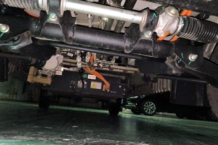 Used Wuling EV50 2021 Van Logistics Vehicle Lishen 41.6kWh Tongyu Electric Control System Chassis Front