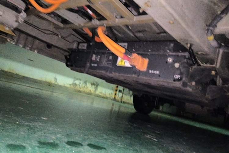 Used Wuling EV50 2021 Van Logistics Vehicle Lishen 41.6kWh Tongyu Electric Control System Chassis Front Left