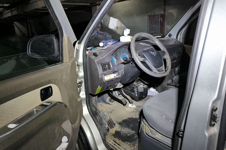 Used Wuling EV50 2021 Van Logistics Vehicle Lishen 41.6kWh Tongyu Electric Control System Driver Seat