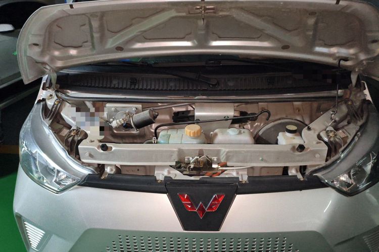 Used Wuling EV50 2021 Van Logistics Vehicle - Huishitong Ningde 41.86 kWh Inovance 2nd-Generation Electric Control System Engine Bay