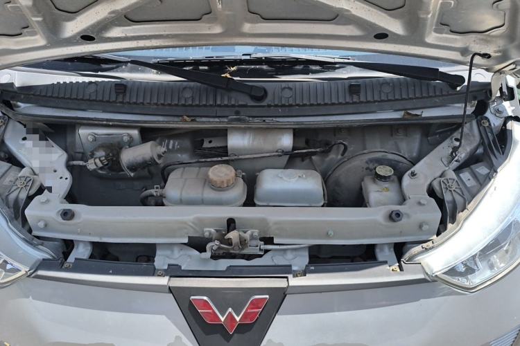 Used Wuling EV50 2021 Van Logistics Vehicle Lishen 41.6kWh Tongyu Electric Control System Engine Bay